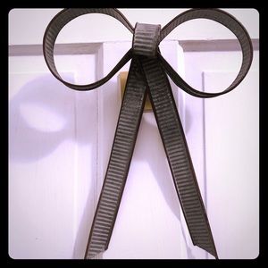 Rustic bow decoration